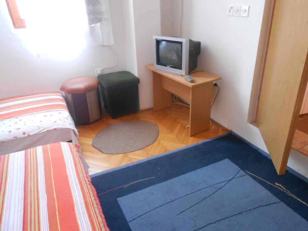 Apartments & Hostel Zdrava Hrana โมสตาร์ ห้อง รูปภาพ