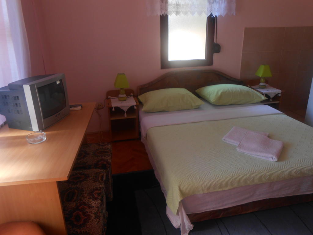 Apartments & Hostel Zdrava Hrana โมสตาร์ ห้อง รูปภาพ