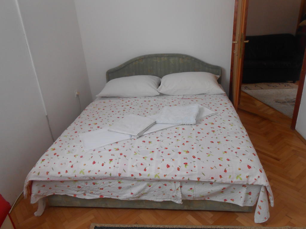 Apartments & Hostel Zdrava Hrana โมสตาร์ ห้อง รูปภาพ