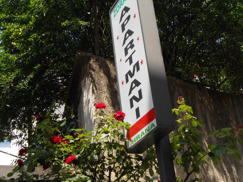 Apartments & Hostel Zdrava Hrana โมสตาร์ ภายนอก รูปภาพ