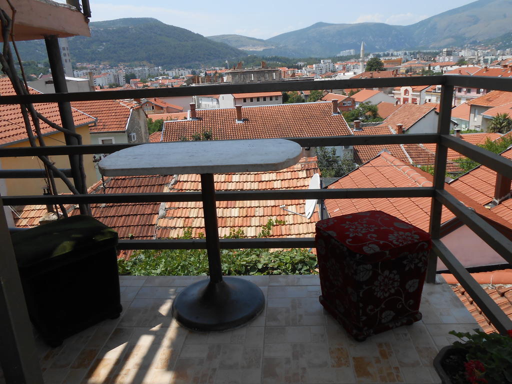 Apartments & Hostel Zdrava Hrana โมสตาร์ ภายนอก รูปภาพ