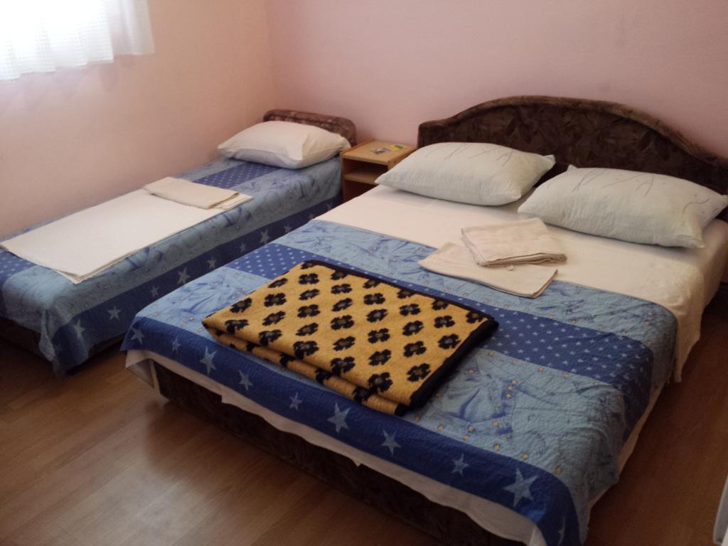 Apartments & Hostel Zdrava Hrana โมสตาร์ ห้อง รูปภาพ