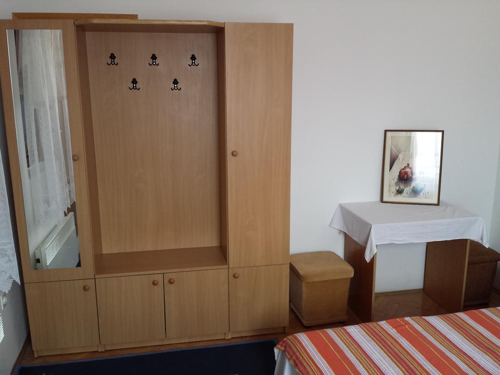 Apartments & Hostel Zdrava Hrana โมสตาร์ ห้อง รูปภาพ
