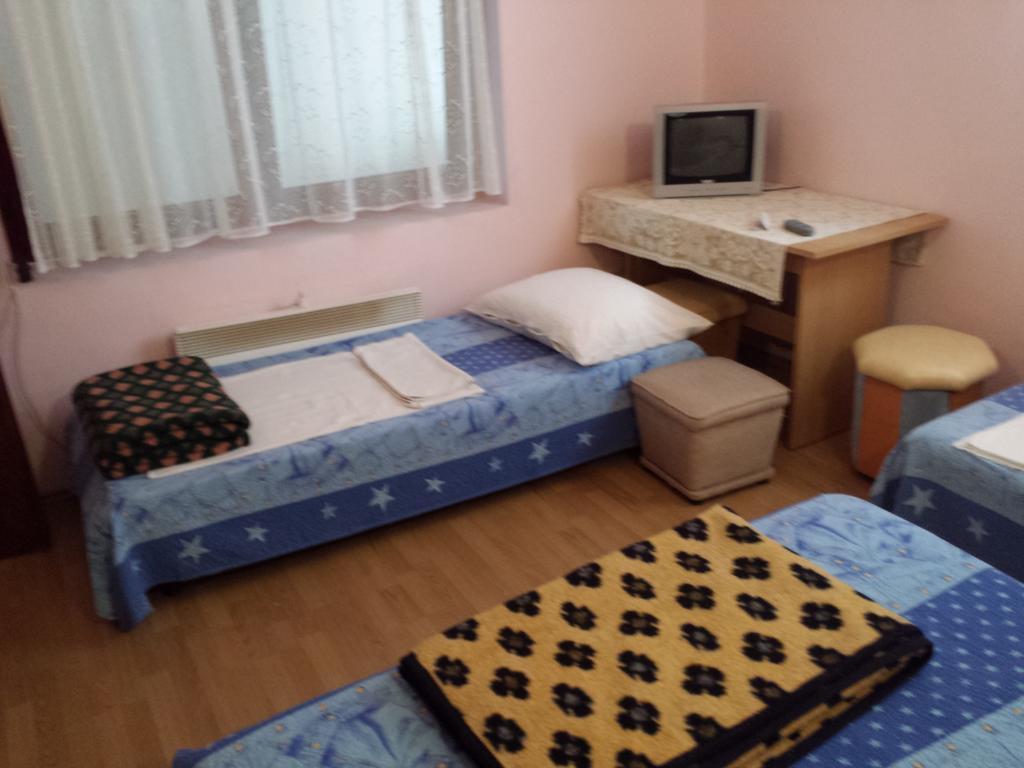 Apartments & Hostel Zdrava Hrana โมสตาร์ ห้อง รูปภาพ