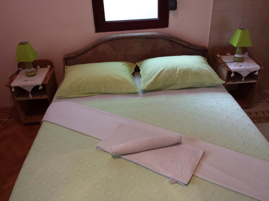 Apartments & Hostel Zdrava Hrana โมสตาร์ ห้อง รูปภาพ