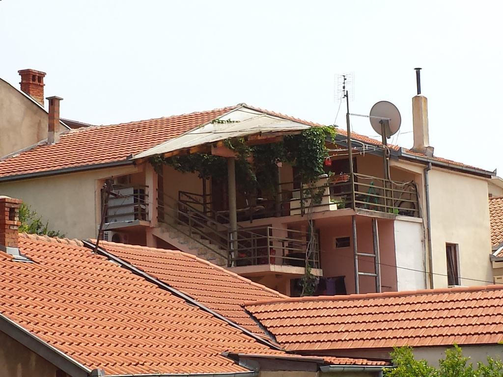 Apartments & Hostel Zdrava Hrana โมสตาร์ ภายนอก รูปภาพ