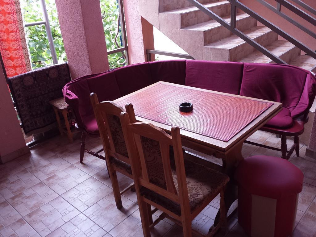 Apartments & Hostel Zdrava Hrana โมสตาร์ ภายนอก รูปภาพ