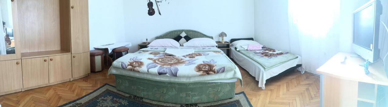 Apartments & Hostel Zdrava Hrana โมสตาร์ ภายนอก รูปภาพ